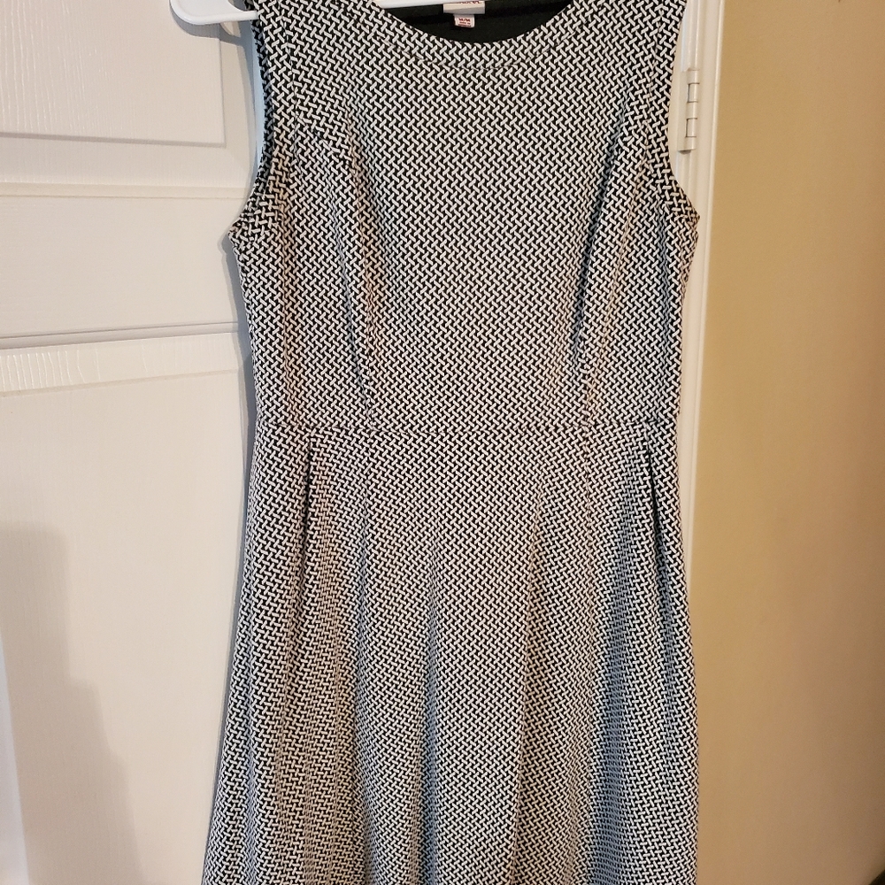 Black and White Knee-length Dress